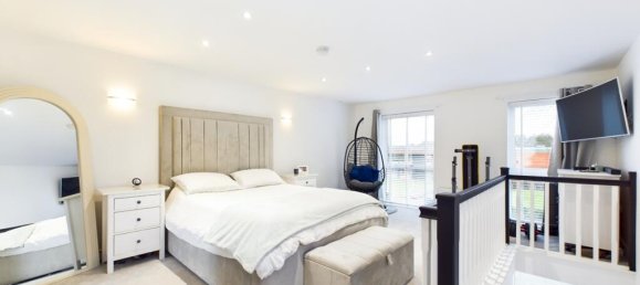 3 bedrooms House in Bordon, United Kingdom No. 13807 16