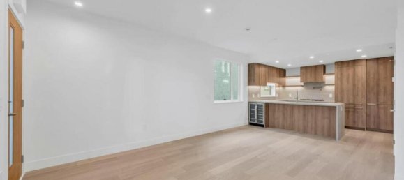 2 bedrooms House in British Columbia, Canada No. 1248 4