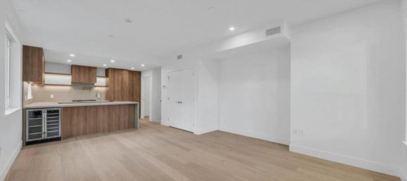 2 bedrooms House in British Columbia, Canada No. 1248 2