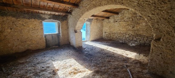 Casa de 3 habitaciónes en Barrea, Italy No. 104736 5