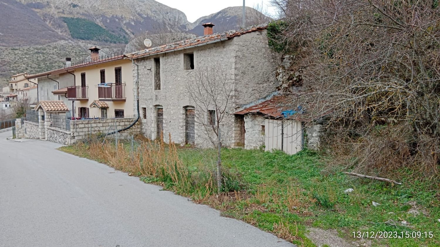 Casa de 3 habitaciónes en Barrea, Italy No. 104736