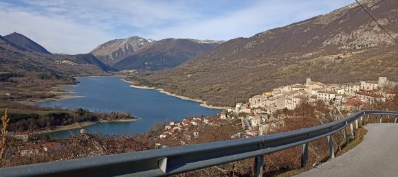 Casa de 3 habitaciónes en Barrea, Italy No. 104736 9