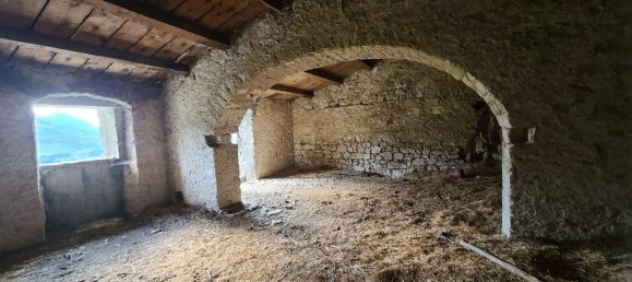 Casa de 3 habitaciónes en Barrea, Italy No. 104736 4