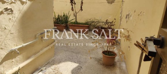 4 bedrooms House in Hamrun, Malta No. 316 4