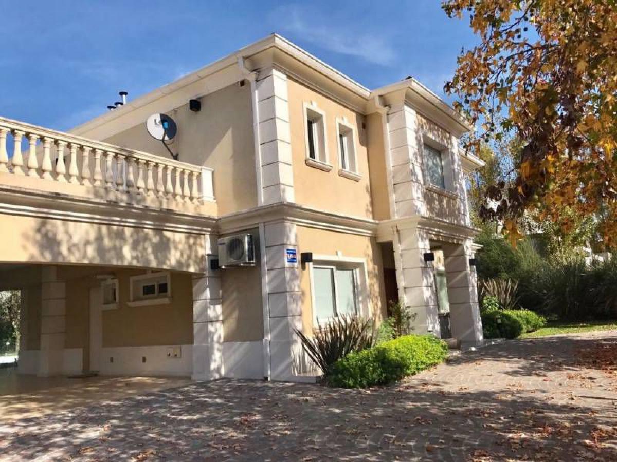 Дом с 3 спальнями в Пилар, Аргентина № 18177