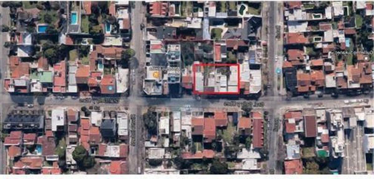 4 bedrooms Land in Moron, Argentina No. 37919