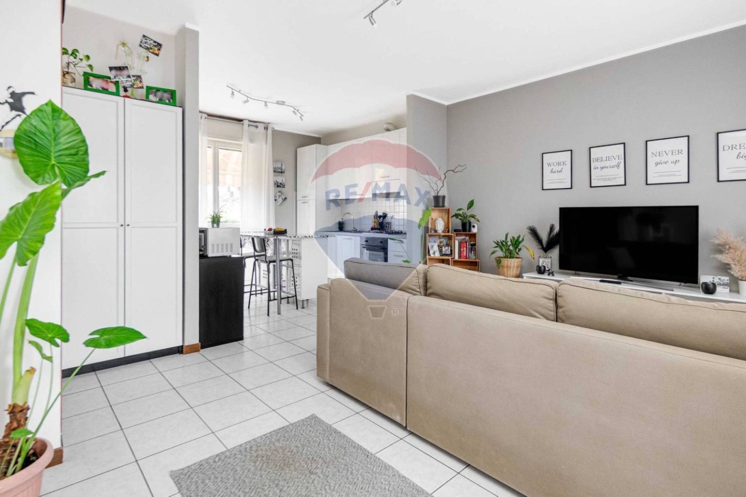 Apartamento de 2 dormitorios en Cardano al Campo, Italy No. 302048