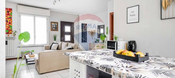 Apartamento de 2 dormitorios en Cardano al Campo, Italy No. 302048 4