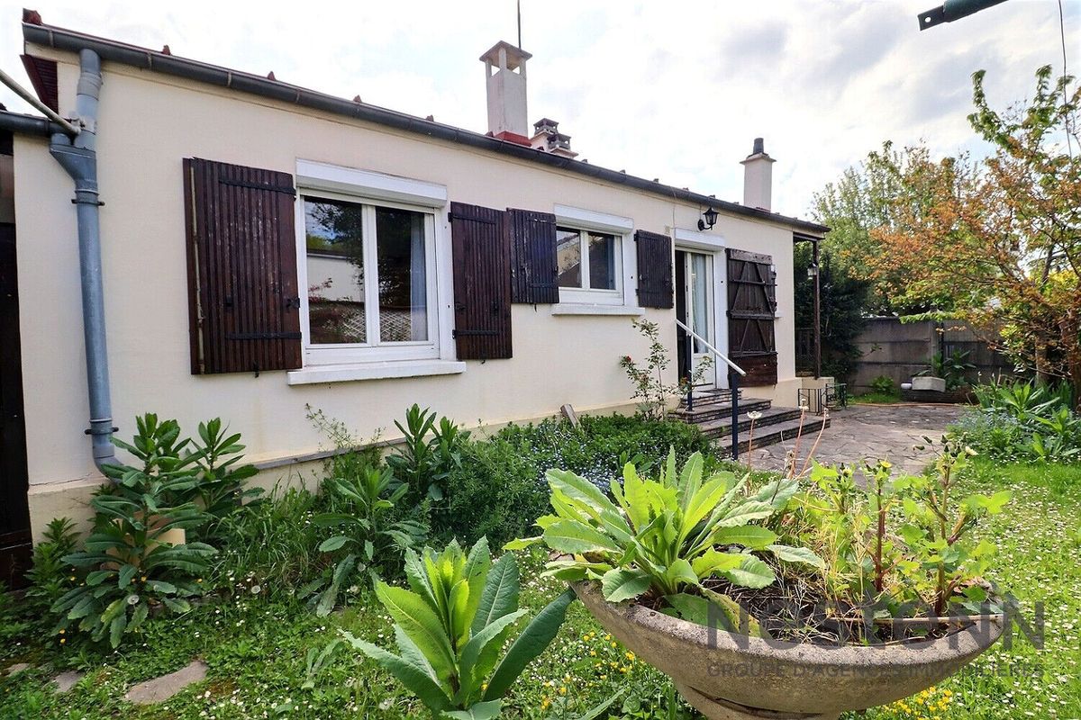 Casa de 2 dormitorios en Neuilly-Plaisance, France No. 186438