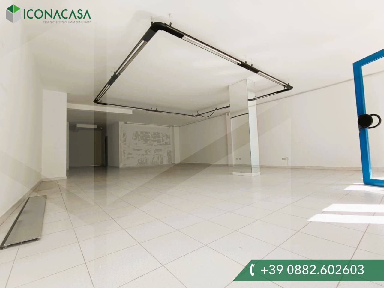 Imóvel comercial de 2 divisões em San Severo, Italy N.º 17905