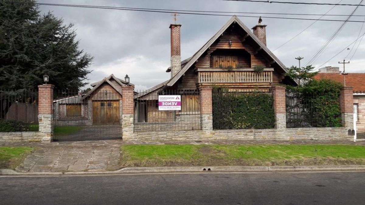 5 bedrooms House in Mar del Plata, Argentina No. 99507