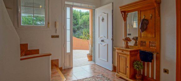 5 bedrooms Villa in Calpe, Spain No. 9761 2