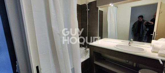 1 bedroom Apartment in Courbevoie, France No. 167623 7