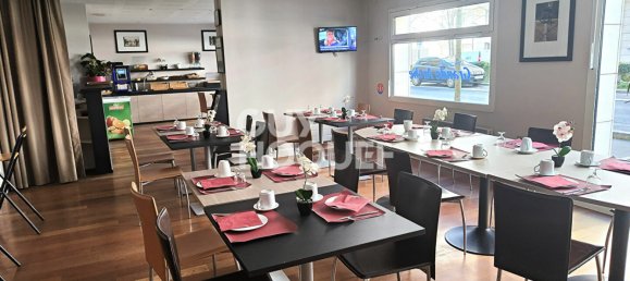 1 bedroom Apartment in Courbevoie, France No. 167623 8