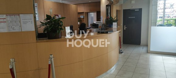 1 bedroom Apartment in Courbevoie, France No. 167623 9