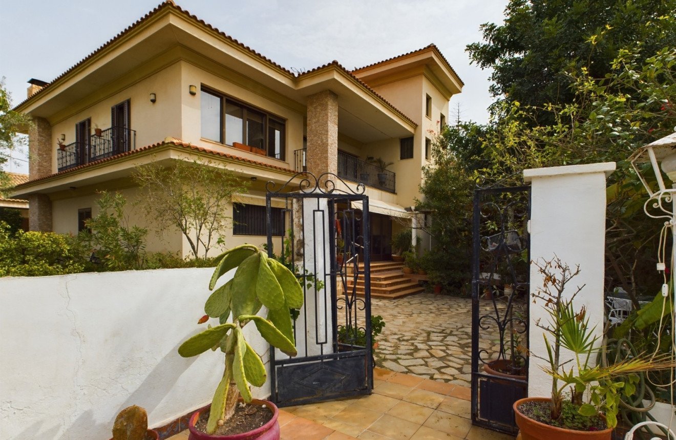 Villa de 6 dormitorios en Los Alcázares, Spain No. 133096