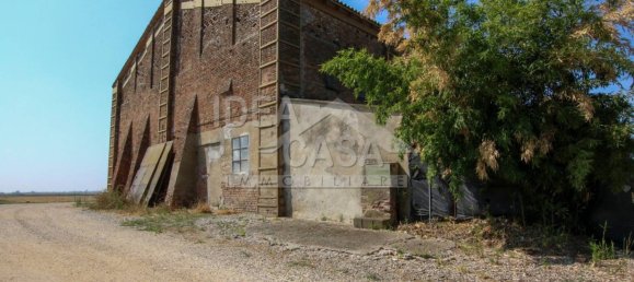 3 غرف نوم فيلا في Mirandola, Italy رقم 279295 15