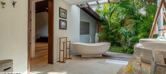 Villa de 4 dormitorios en Seminyak, Indonesia No. 3763 5