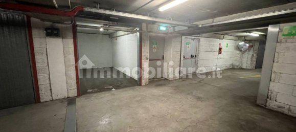  مرآب في Rome, Italy 16متر مربع رقم 34549 12