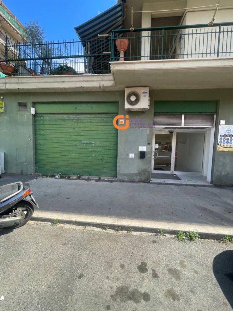 5 rooms Commercial property in Rome, Italy No. 327846