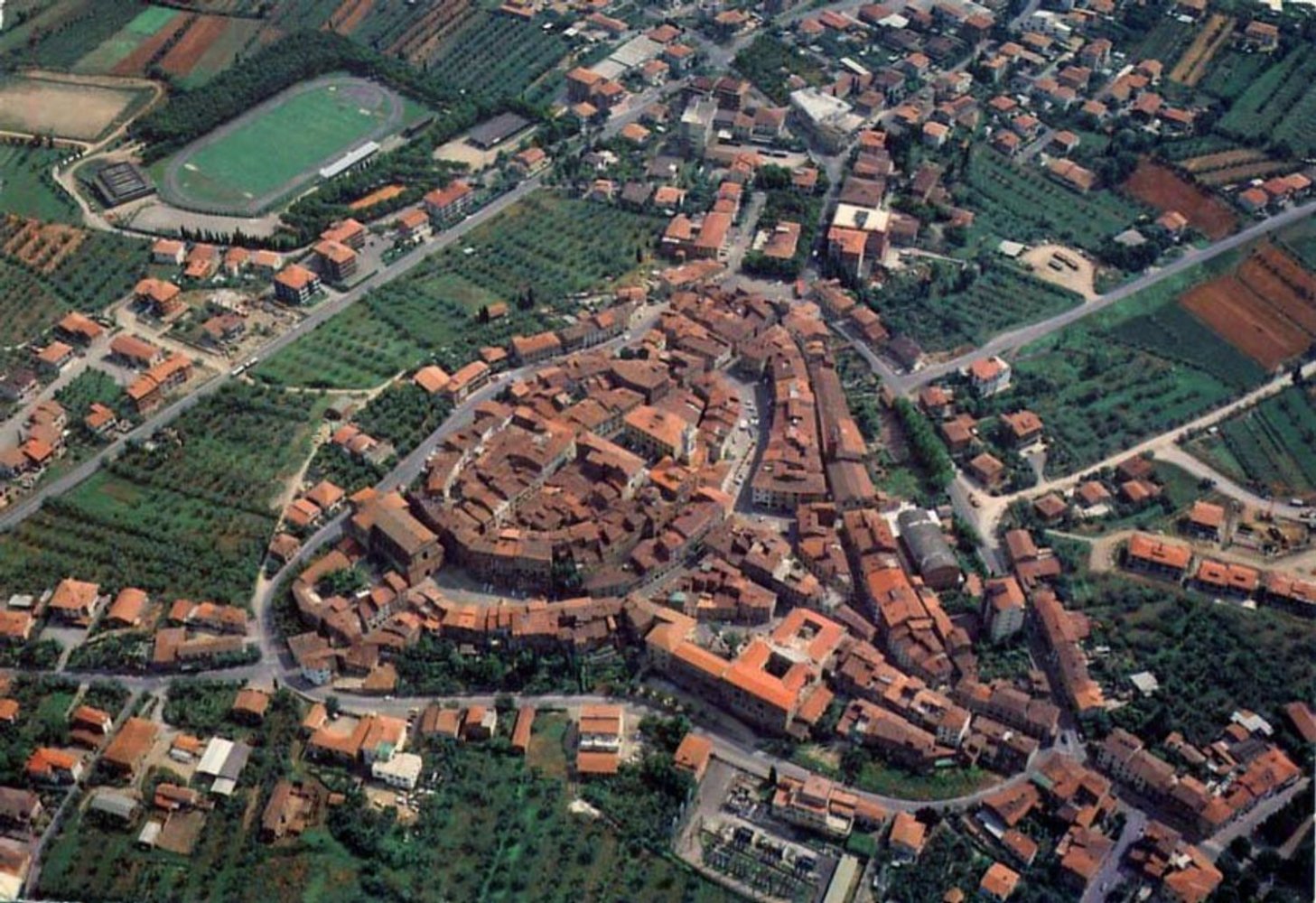 4 rooms Apartment in Foiano della Chiana, Italy No. 45277