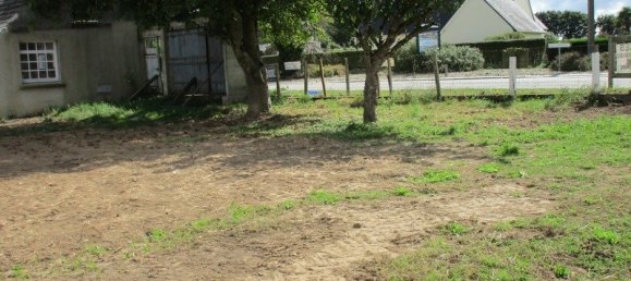  Land in Guiclan, France No. 97075 3