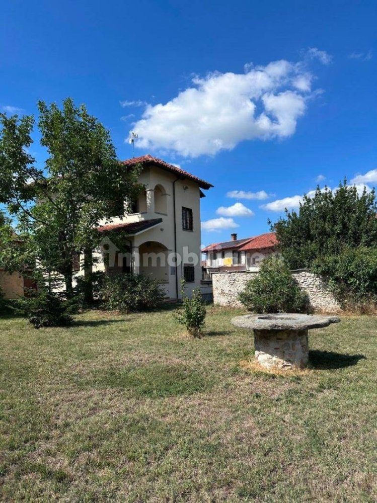 2 bedrooms Villa in Castelletto Stura, Italy No. 389076