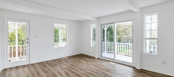 2 bedrooms House in British Columbia, Canada No. 224 7