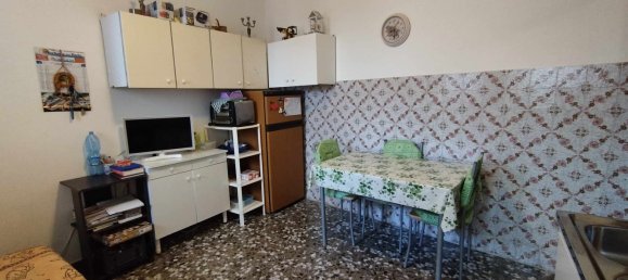 Дом с 6 комнатами в Ugento, Италия № 61910 9