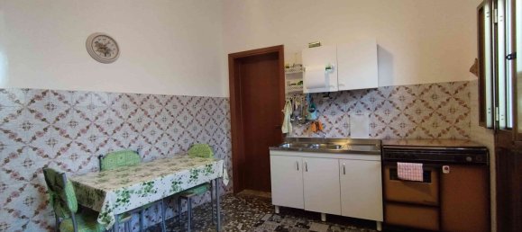 Дом с 6 комнатами в Ugento, Италия № 61910 10