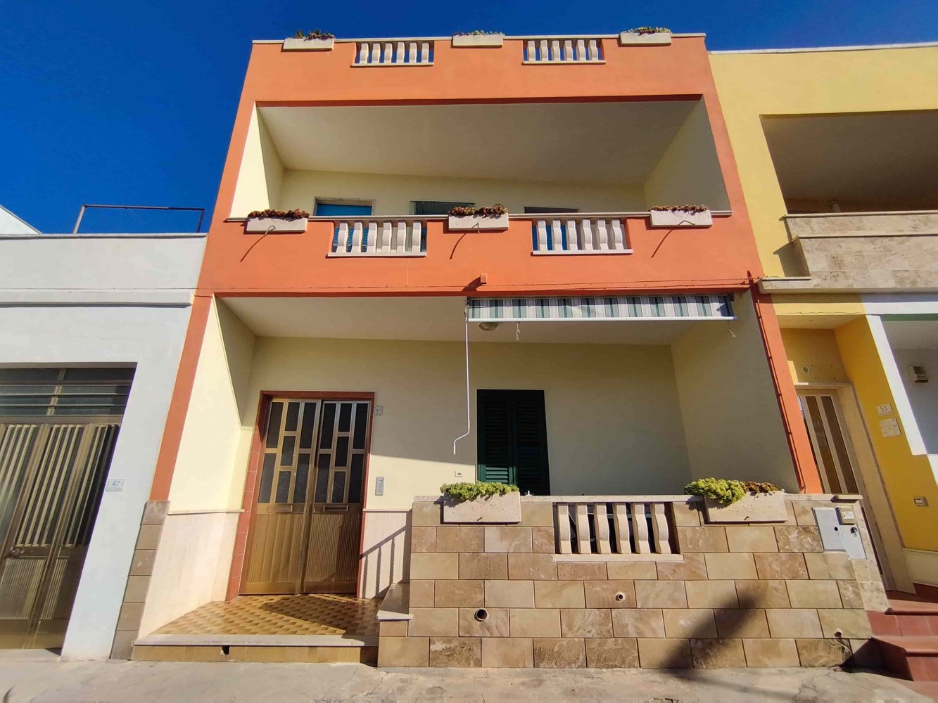 Дом с 6 комнатами в Ugento, Италия № 61910