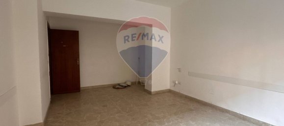 5 rooms Office in Messina, Italy No. 53501 2