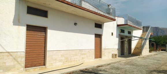 Casa de 4 dormitorios en Manfredonia, Italy No. 353707 2