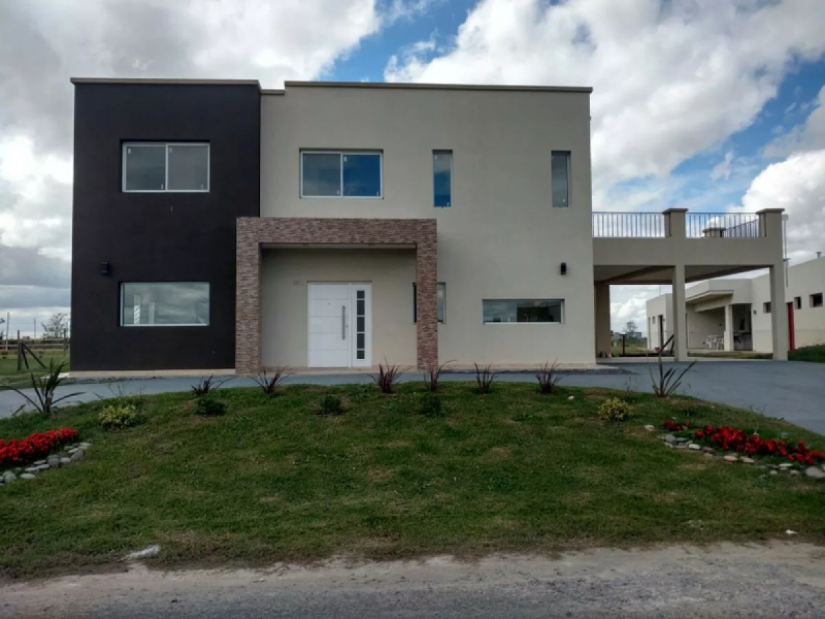 Granja de 3 dormitorios en San Vicente, Argentina No. 47893