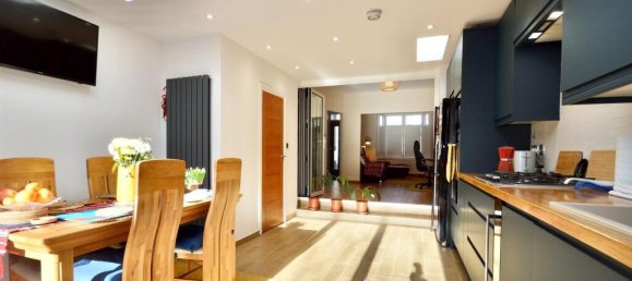 2 bedrooms Commercial property in East Ham, United Kingdom No. 4131 8