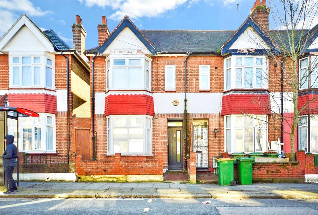 2 bedrooms Commercial property in East Ham, United Kingdom No. 4131