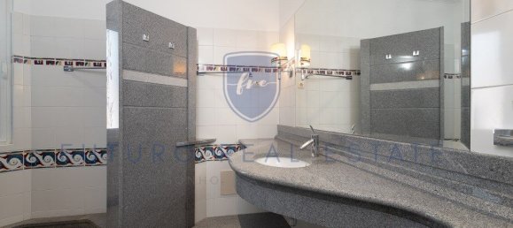 Дом с 4 спальнями в Фуншал, Португалия № 140093 18