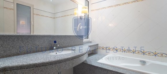 Дом с 4 спальнями в Фуншал, Португалия № 140093 26