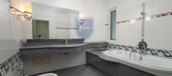 Дом с 4 спальнями в Фуншал, Португалия № 140093 20