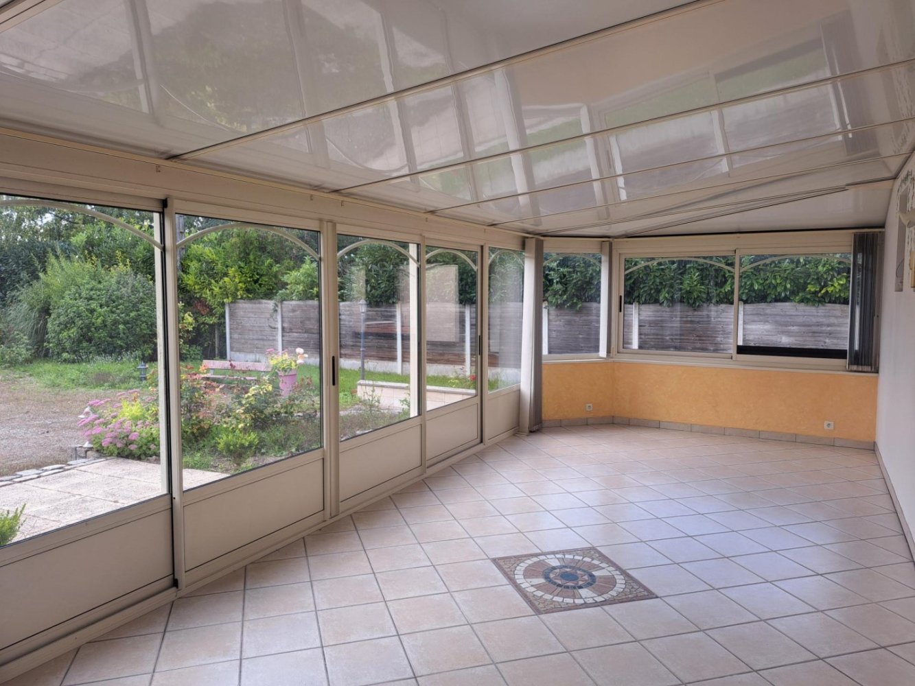 4 غرف نوم فيلا في Neuville-aux-Bois, France رقم 243376