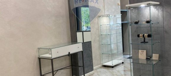 50m² Commercial property in Turin, Italy No. 295334 10