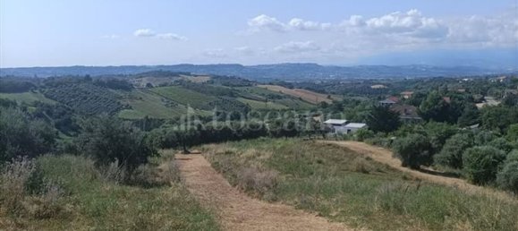  Land in Spoltore, Italy No. 319733 27