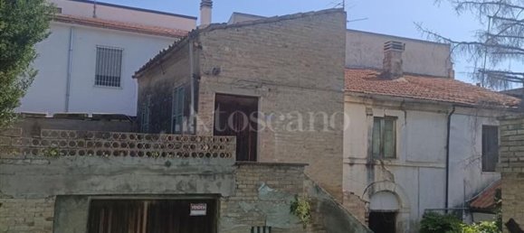  Land in Spoltore, Italy No. 319733 5