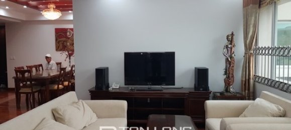Apartamento de 4 dormitorios en Tay Ho, Vietnam No. 1729 2