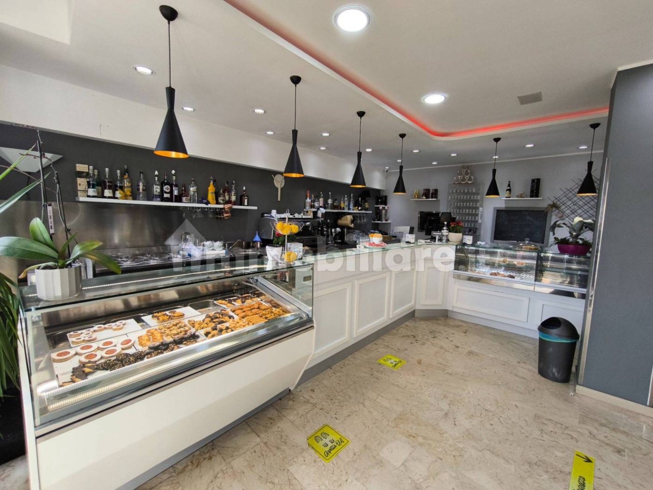 Propiedad comercial de 2 habitaciónes en Messina, Italy No. 252115