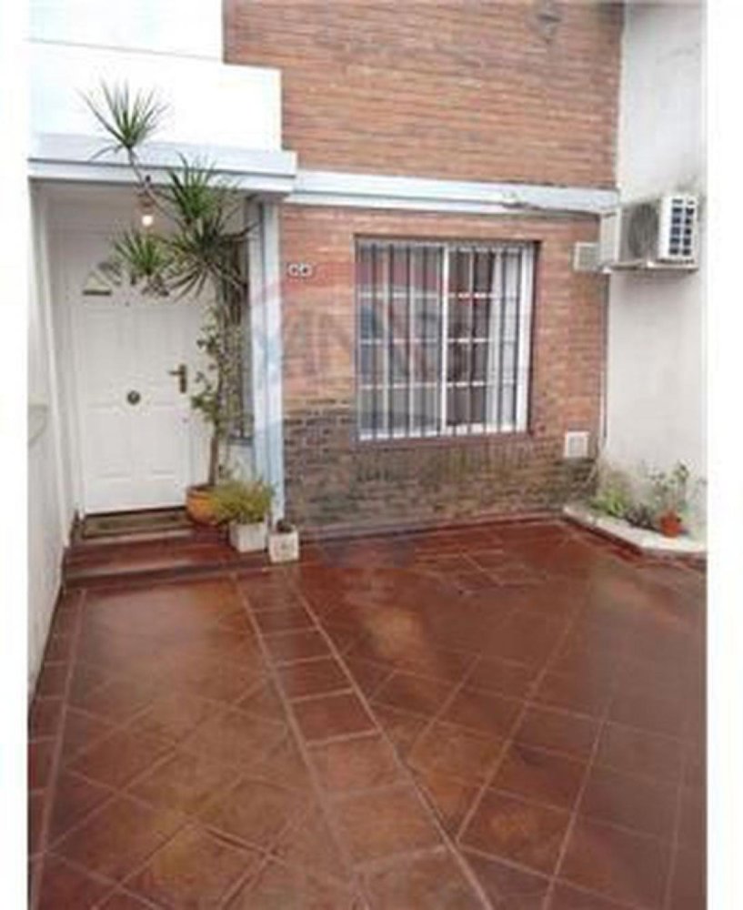 Casa de 3 dormitorios en Buenos Aires, Argentina No. 81296