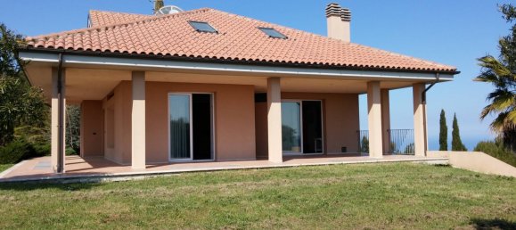 3 bedrooms House in Grottammare, Italy No. 127602 5