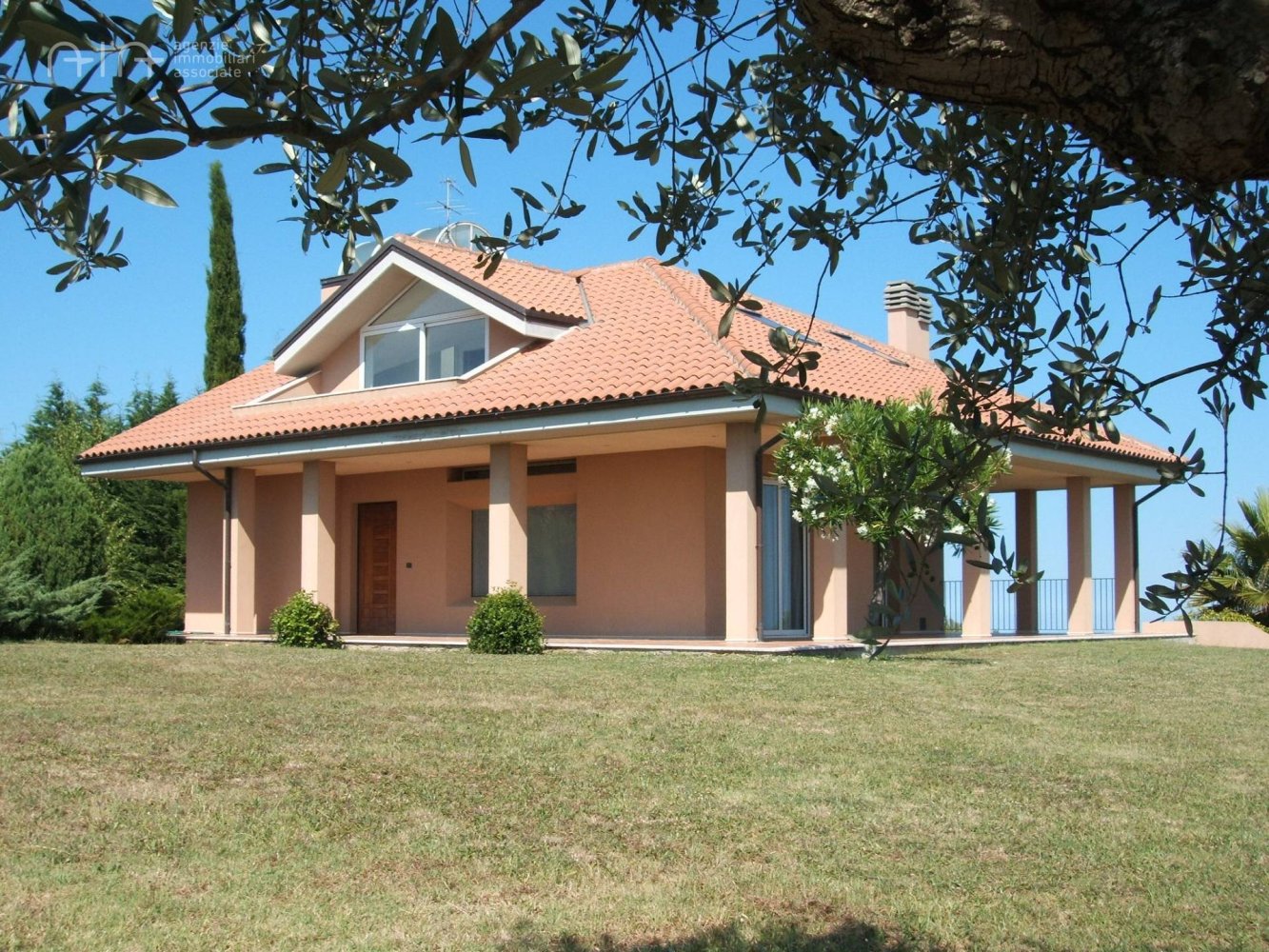 3 bedrooms House in Grottammare, Italy No. 127602