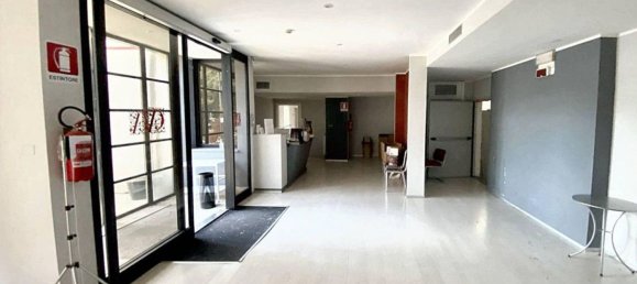 Armazém em Foligno, Italy 5457 m² N.º 370779 2