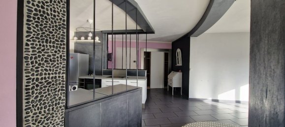 2 bedrooms Apartment in Saint-Etienne, France No. 199386 3